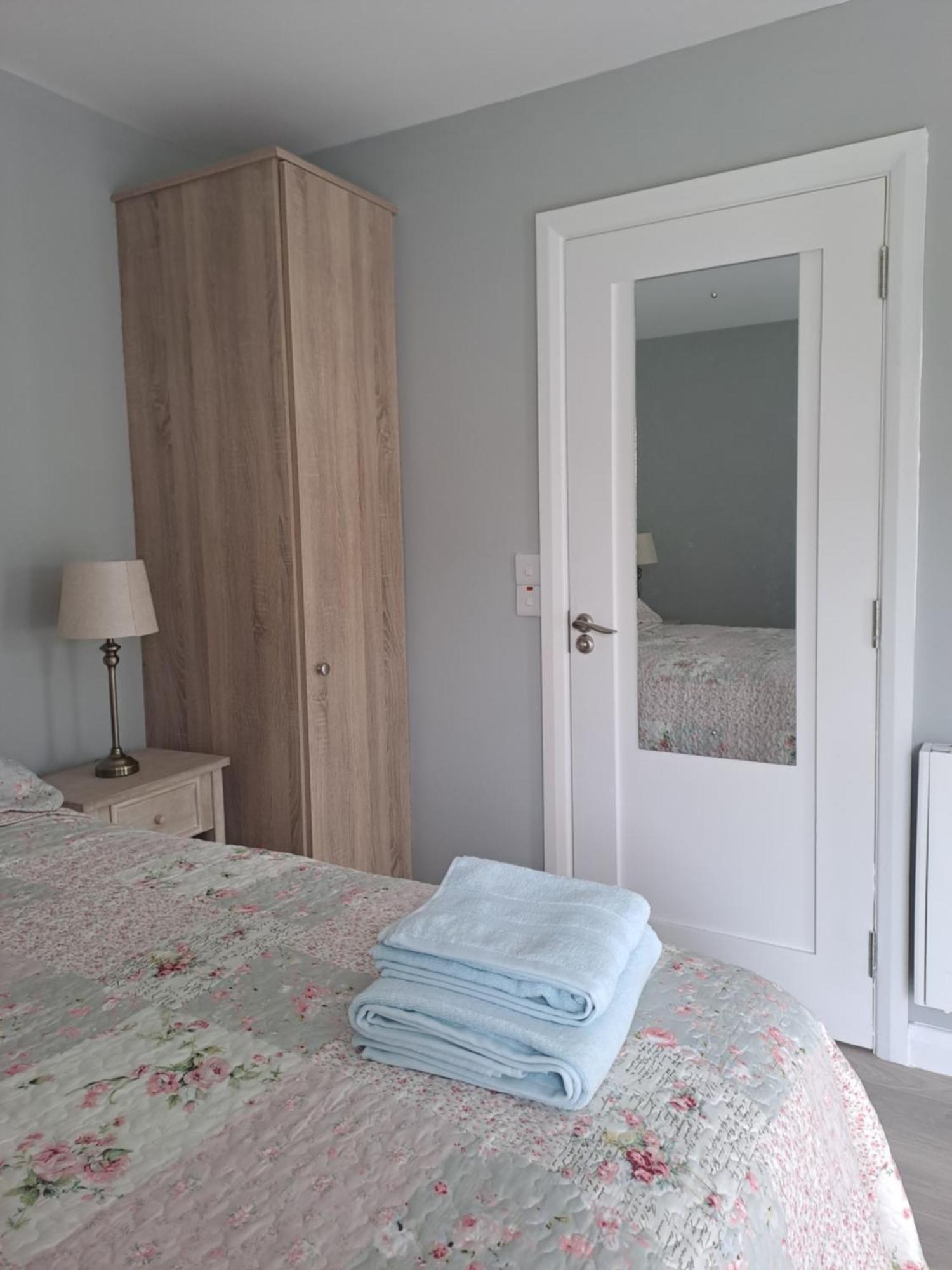 The Paddock Hotel Gort Bagian luar foto